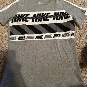 Nike boys short sleeved shirt in black and grey color in Size Medium.